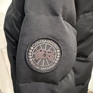 Canada Goose down filled  Black Jacket Mens coat size large